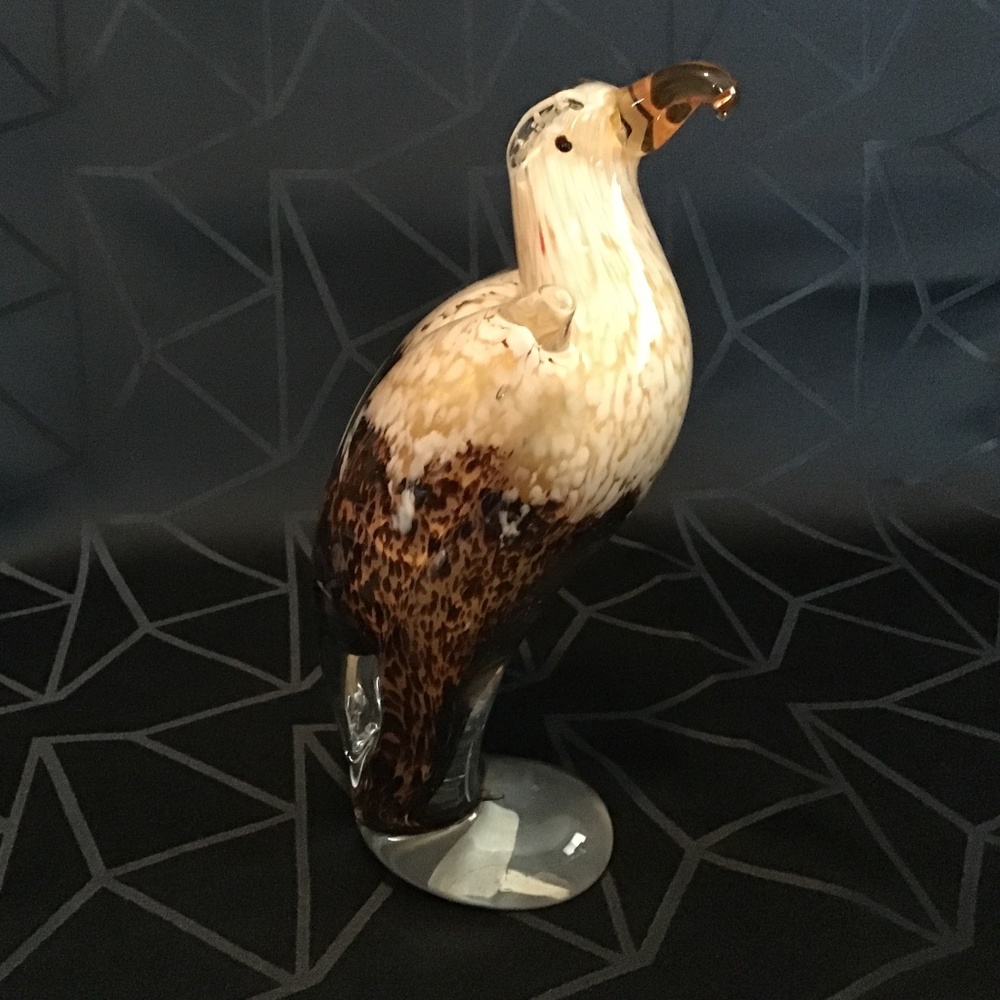 Heavy glass eagle statue, beautiful design and details